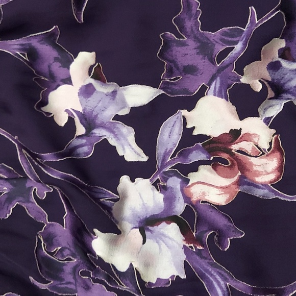 WHITE HOUSE BLACK MARKET M Purple Floral Burnout Silk Blend Off-the-Shoulder Top - Picture 9 of 12